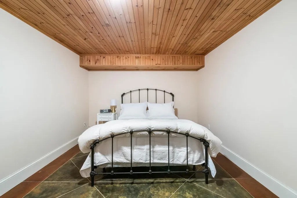 60 Emily Lane Sunapee NH 03782