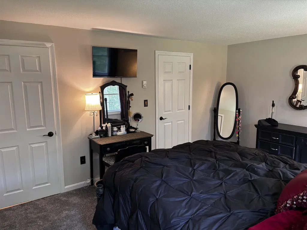 91 Fieldstone Drive Londonderry NH 03053