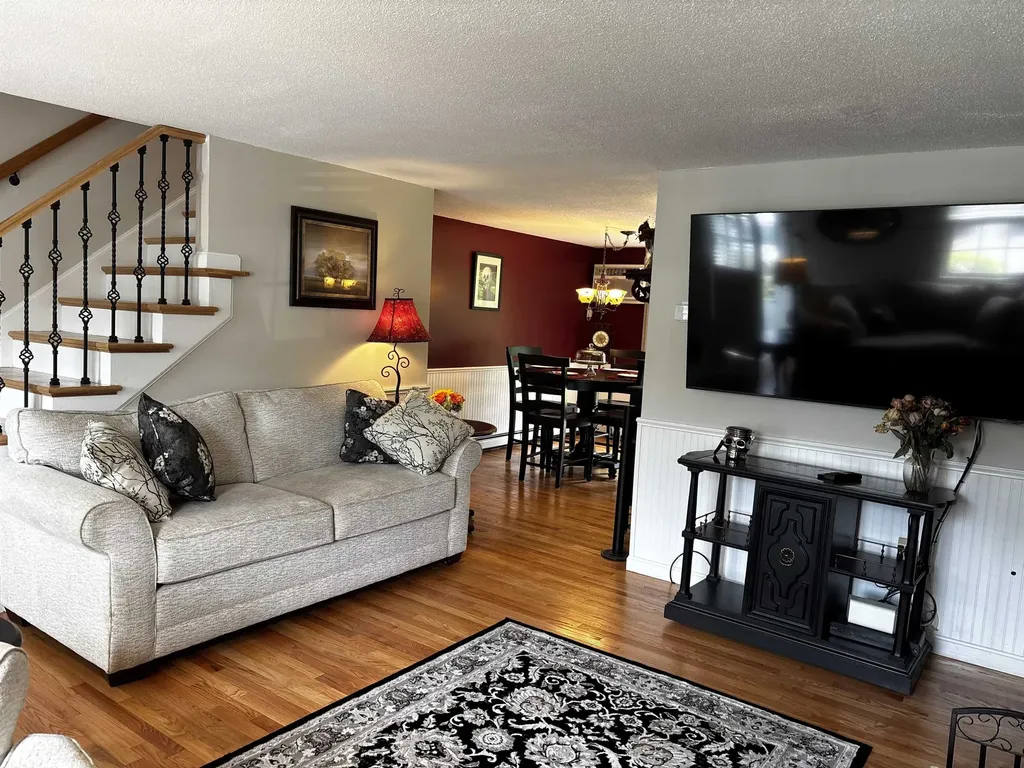 91 Fieldstone Drive Londonderry NH 03053