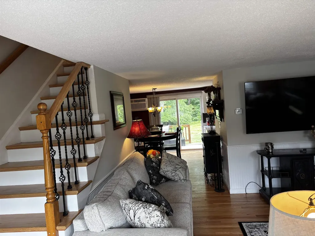 91 Fieldstone Drive Londonderry NH 03053