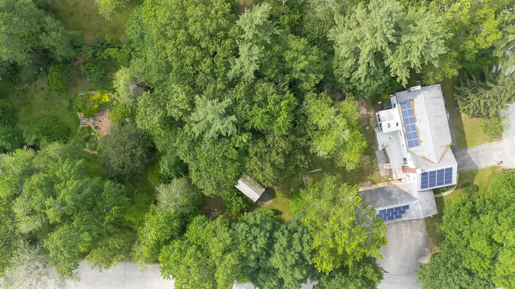 11 Robin Drive Hudson NH 03051