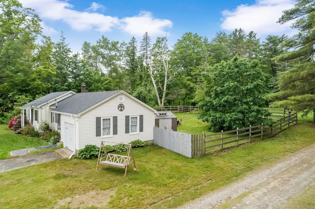 10 Pine Street Alton NH 03809