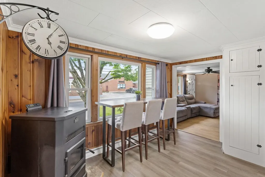 10 Pine Street Alton NH 03809