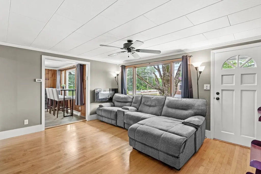 10 Pine Street Alton NH 03809