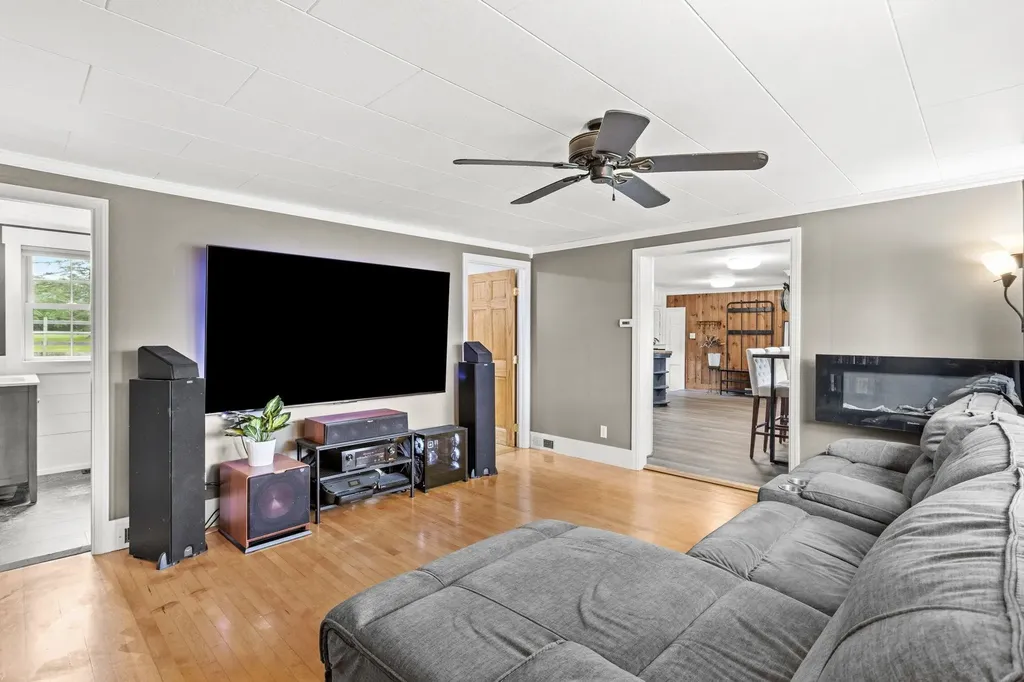 10 Pine Street Alton NH 03809