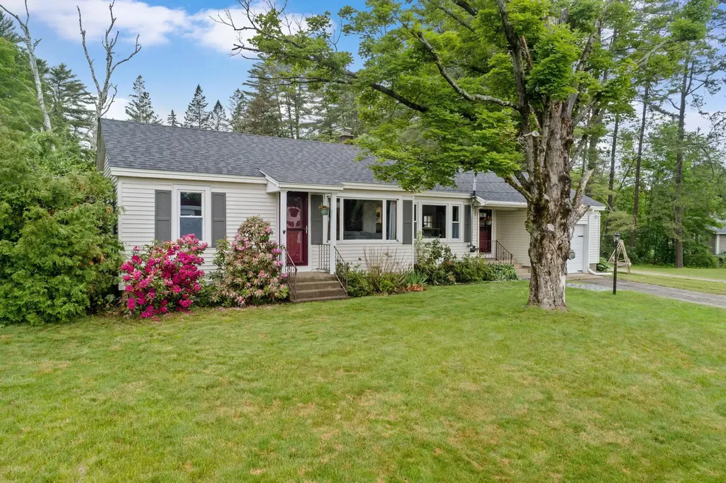 10 Pine Street Alton NH 03809