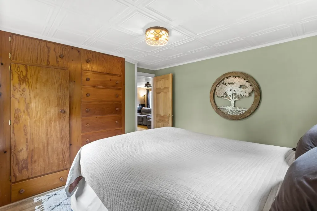 10 Pine Street Alton NH 03809