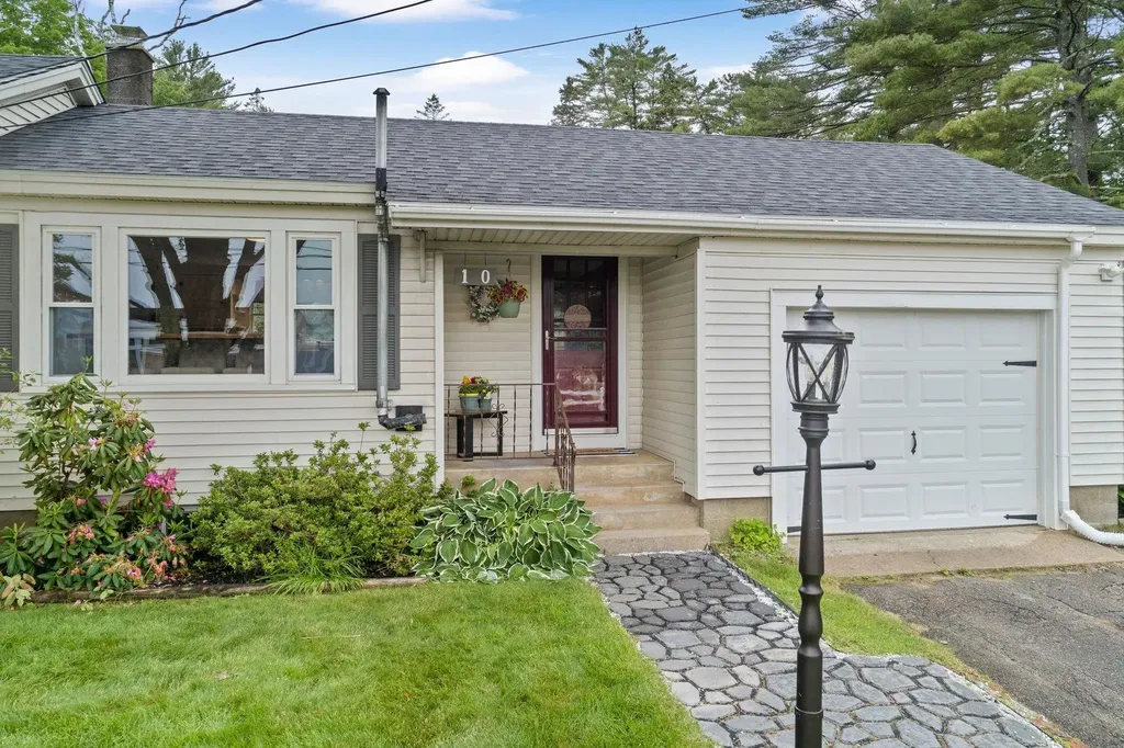 10 Pine Street Alton NH 03809