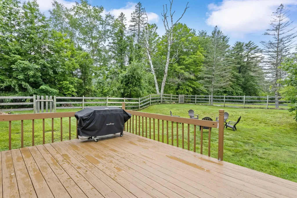 10 Pine Street Alton NH 03809