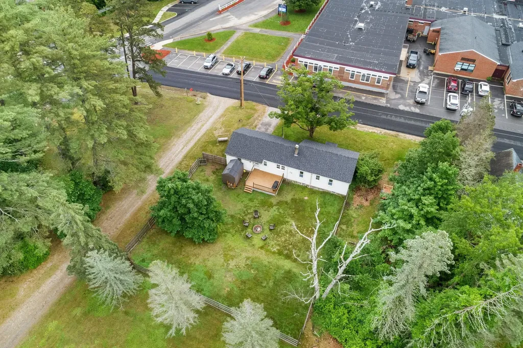 10 Pine Street Alton NH 03809