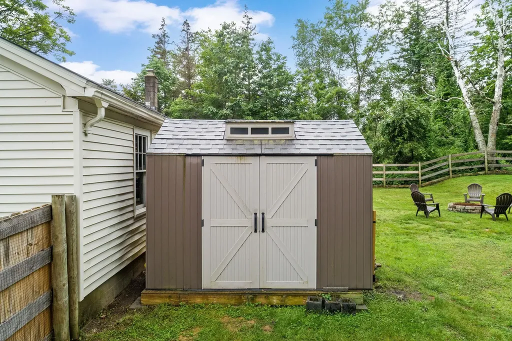 10 Pine Street Alton NH 03809