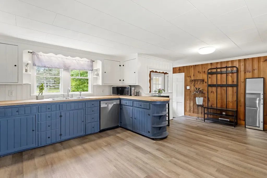 10 Pine Street Alton NH 03809