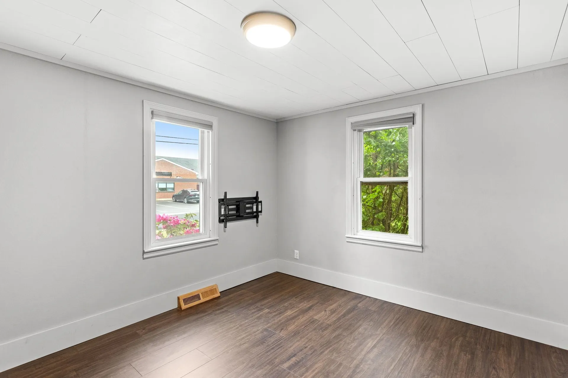 10 Pine Street Alton NH 03809