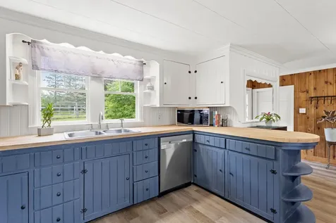 10 Pine Street Alton NH 03809