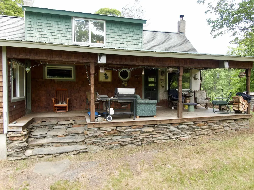 459 Bat Hennesy Road Moretown VT 05660