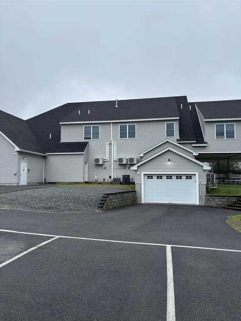 10 Diamond Oaks Boulevard Kingston NH 03848