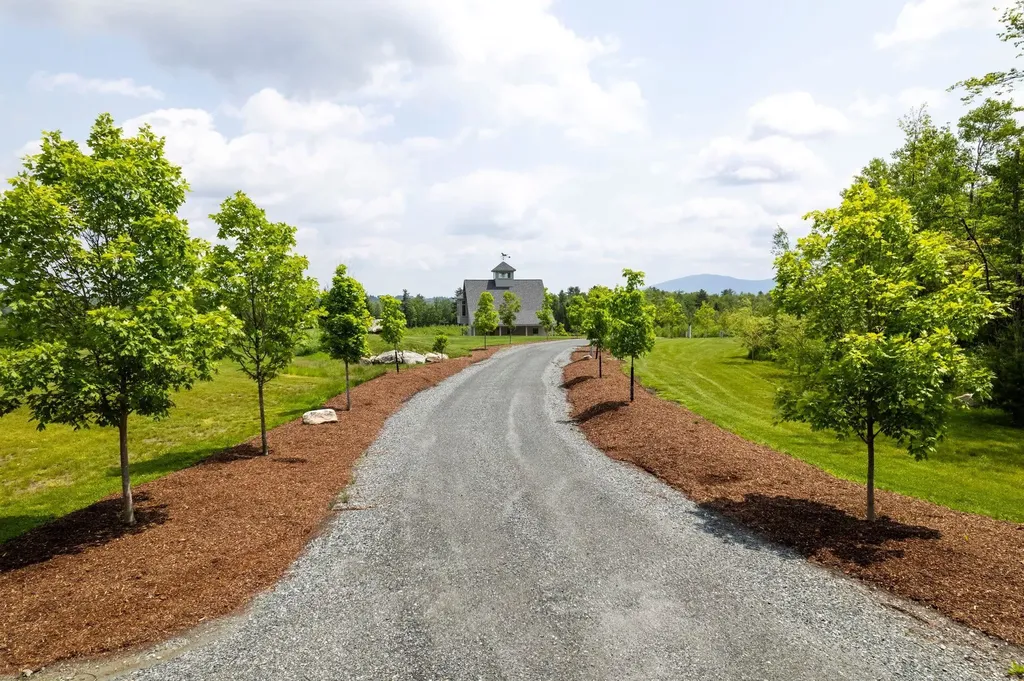 127 Tracy Road New London NH 03257