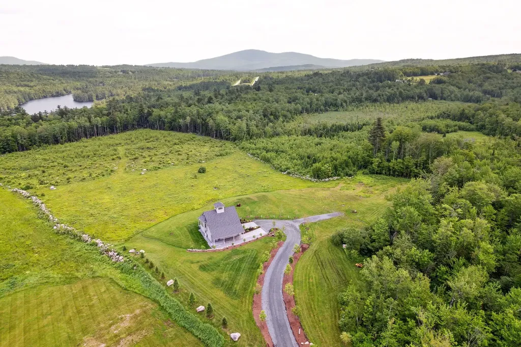 127 Tracy Road New London NH 03257