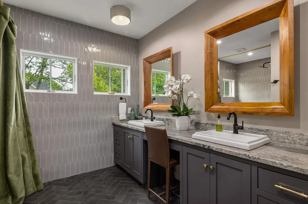 28 New Castle Avenue Portsmouth NH 03801