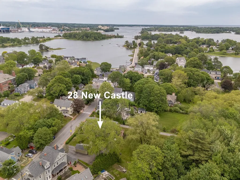 28 New Castle Avenue Portsmouth NH 03801
