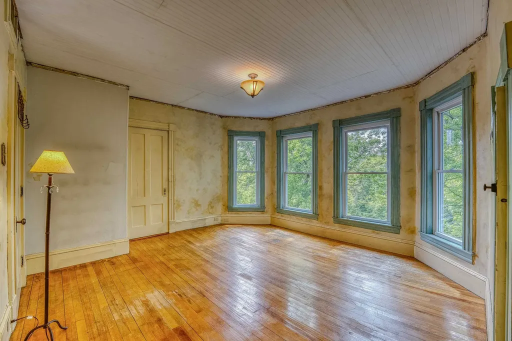 34 Union Street Littleton NH 03561