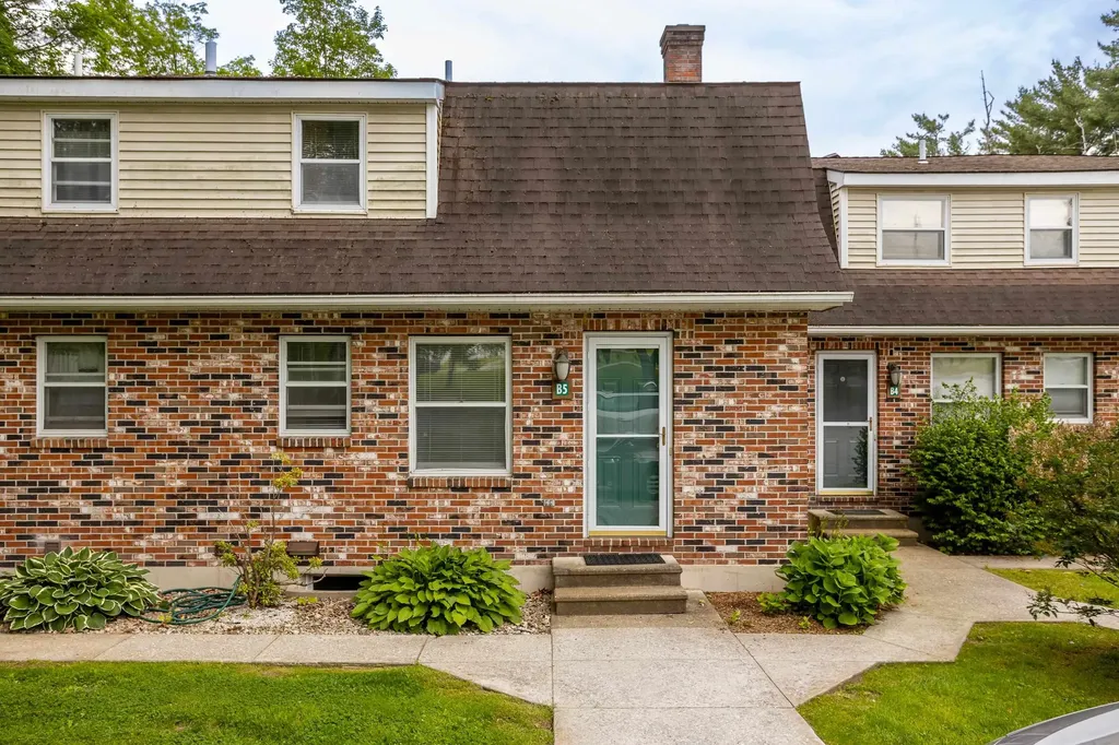 21 Old Colony Way Pittsford VT 05763