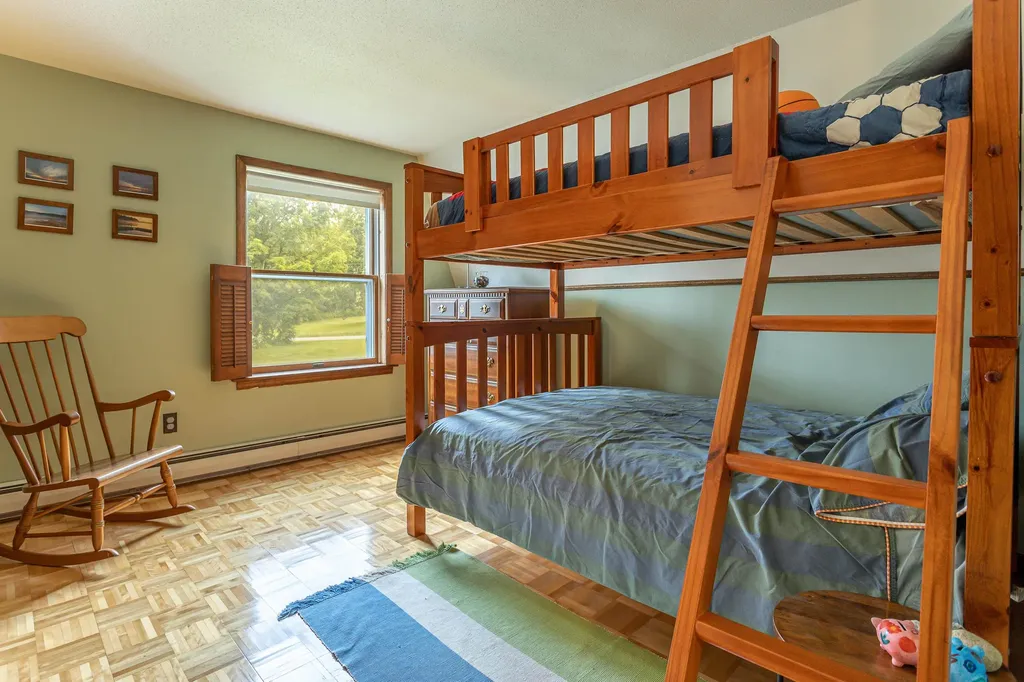 21 Old Colony Way Pittsford VT 05763