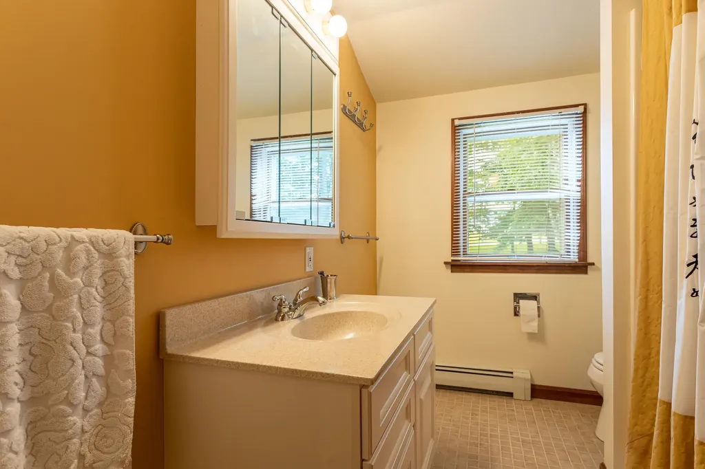 21 Old Colony Way Pittsford VT 05763