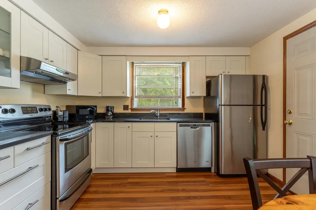 21 Old Colony Way Pittsford VT 05763