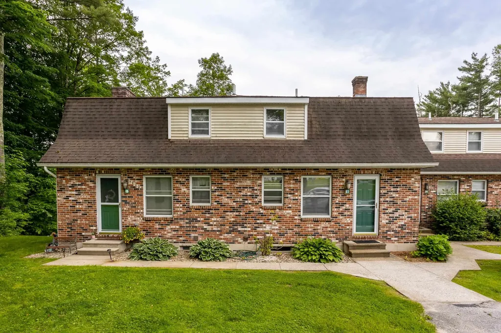 21 Old Colony Way Pittsford VT 05763