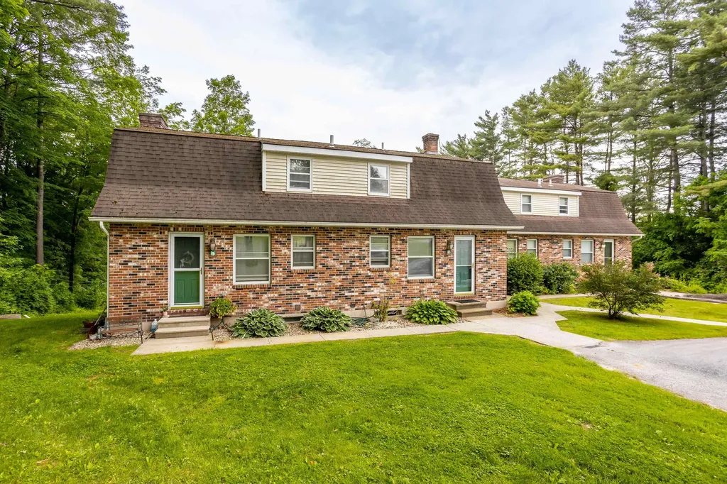 21 Old Colony Way Pittsford VT 05763