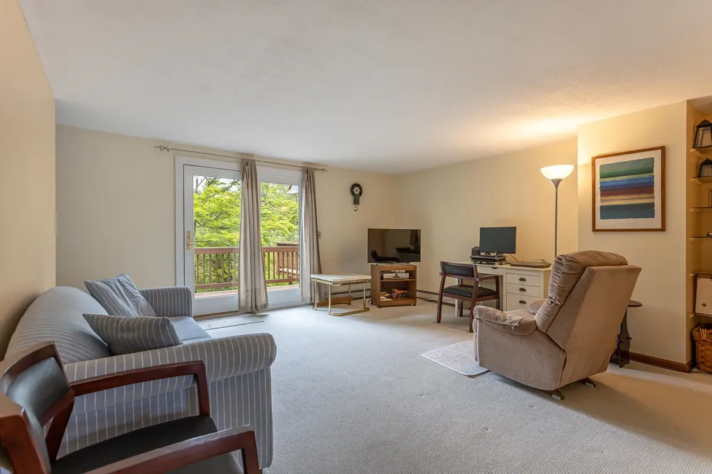 21 Old Colony Way Pittsford VT 05763