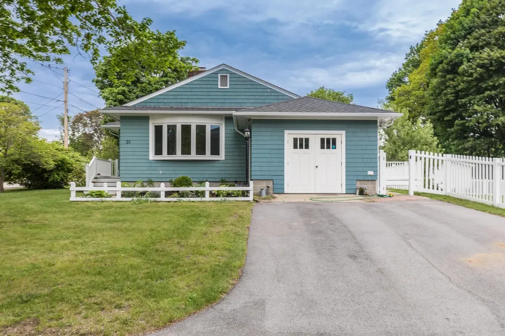 31 Dion Avenue Kittery ME 03904