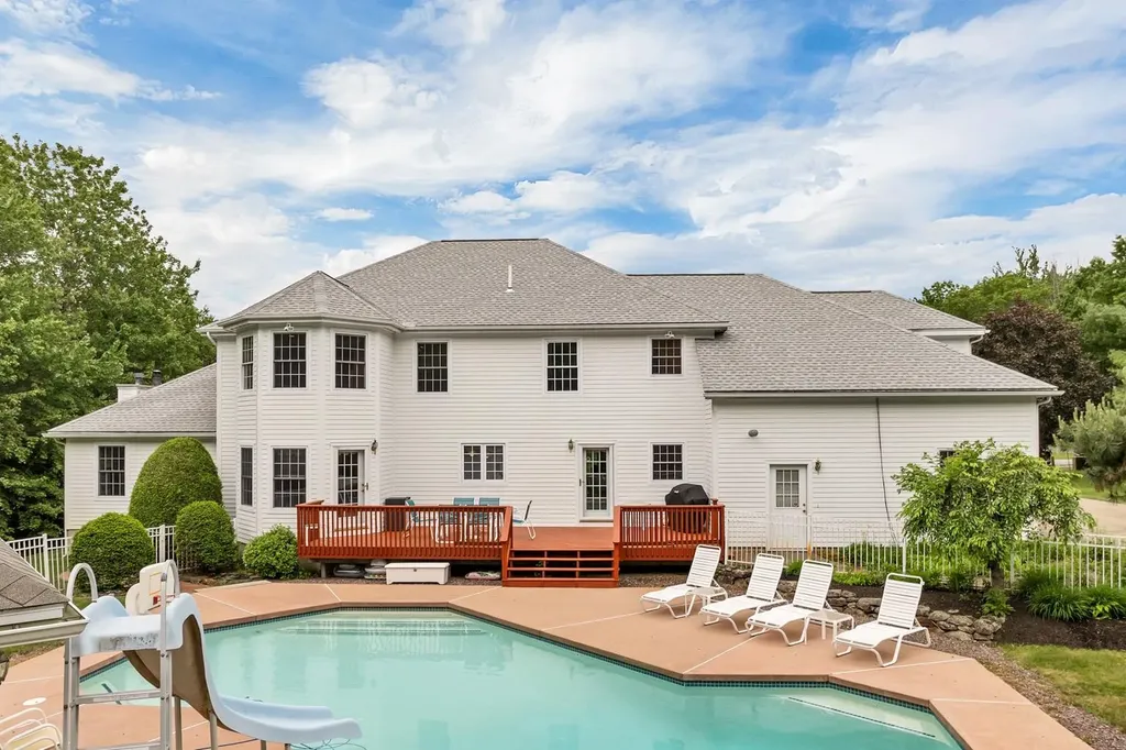 19 Knollwood Drive Gilford NH 03249