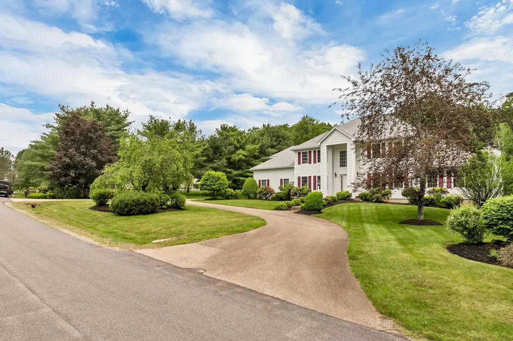 19 Knollwood Drive Gilford NH 03249