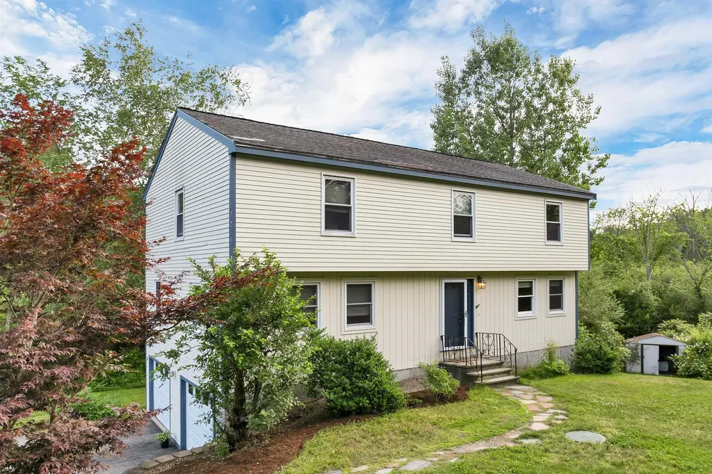 27 Riverview Road Durham NH 03824