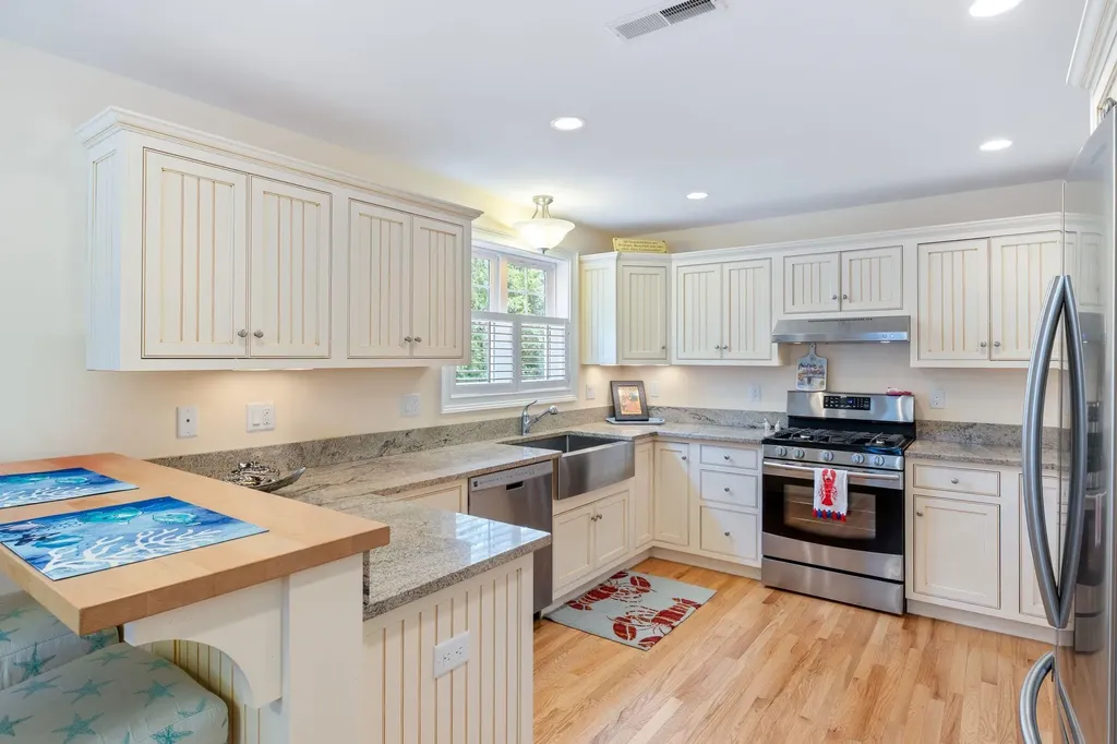 5 Fellows Avenue Hampton NH 03842