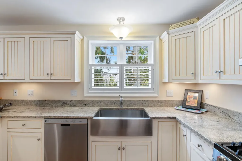 5 Fellows Avenue Hampton NH 03842