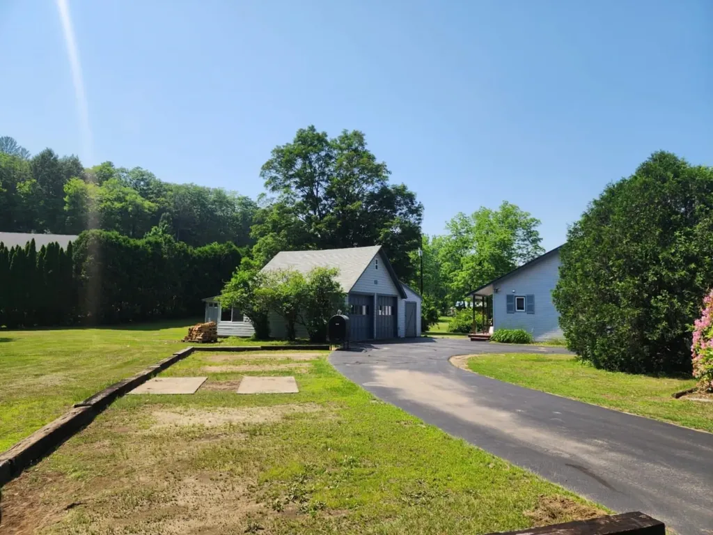 1082 W River Road Brattleboro VT 05301