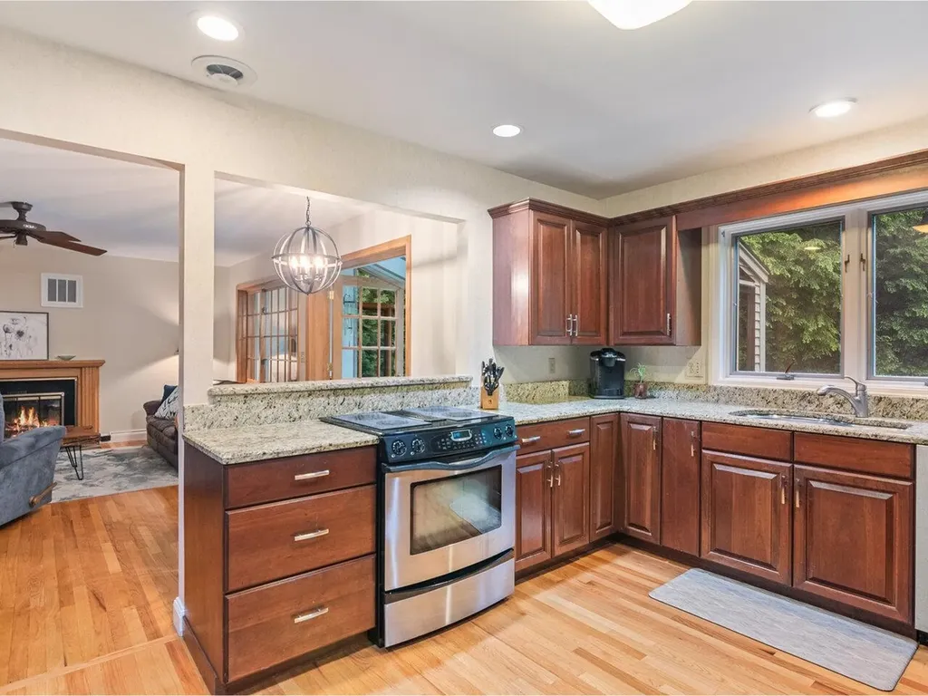 66 Dunder Road Burlington VT 05401