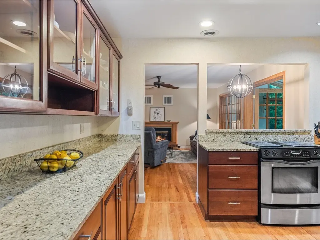 66 Dunder Road Burlington VT 05401