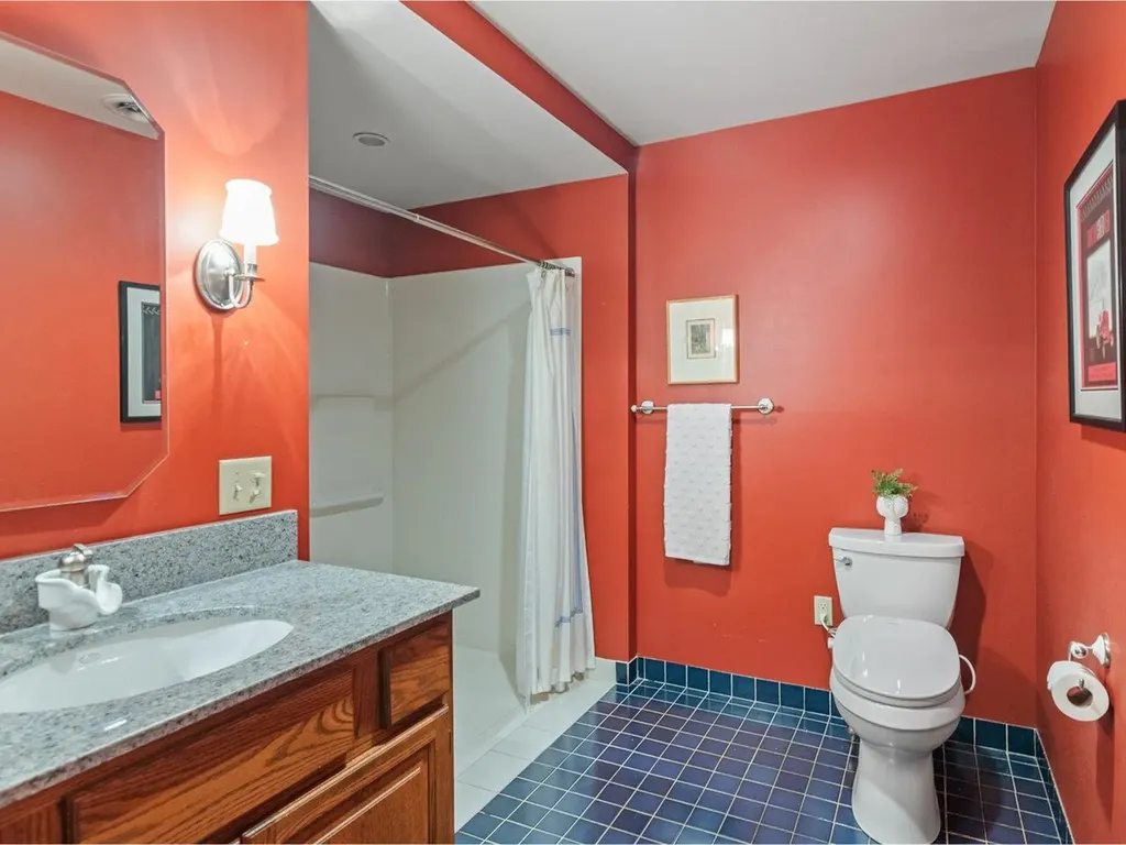 66 Dunder Road Burlington VT 05401