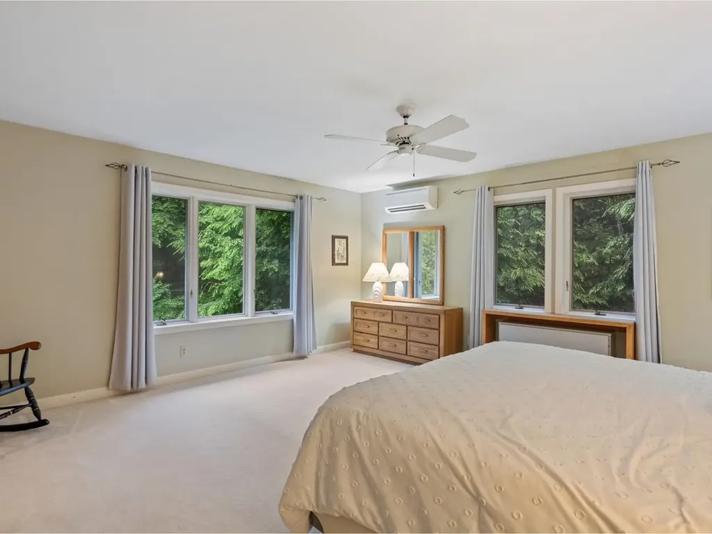 66 Dunder Road Burlington VT 05401