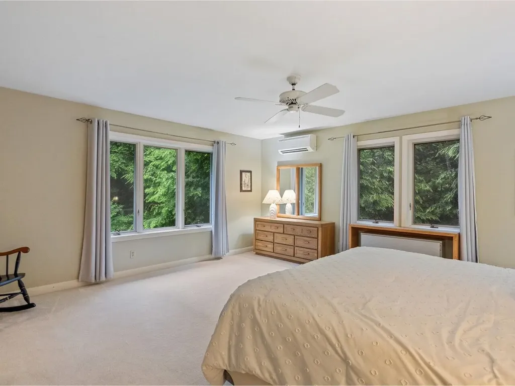 66 Dunder Road Burlington VT 05401