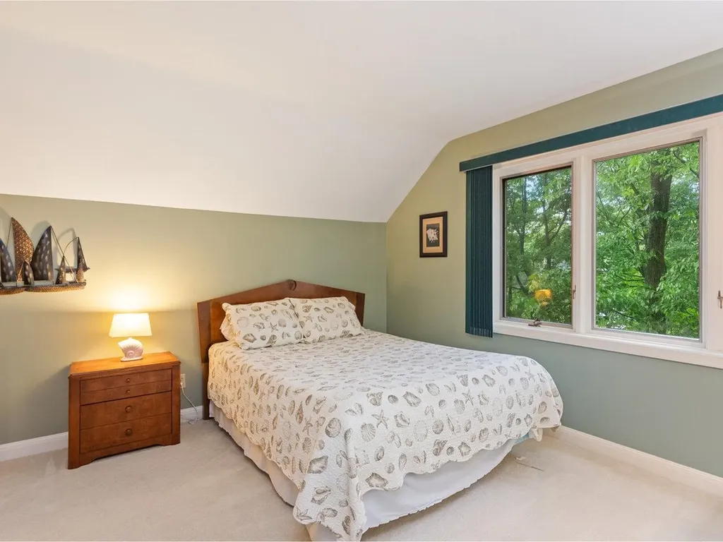 66 Dunder Road Burlington VT 05401