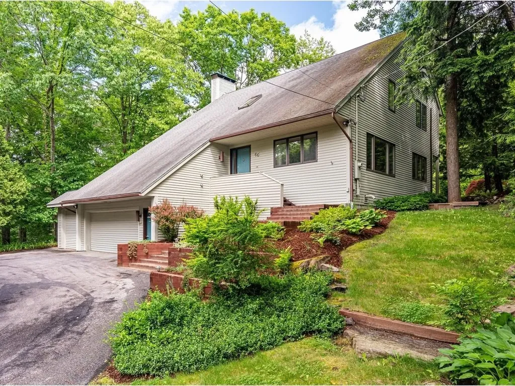66 Dunder Road Burlington VT 05401
