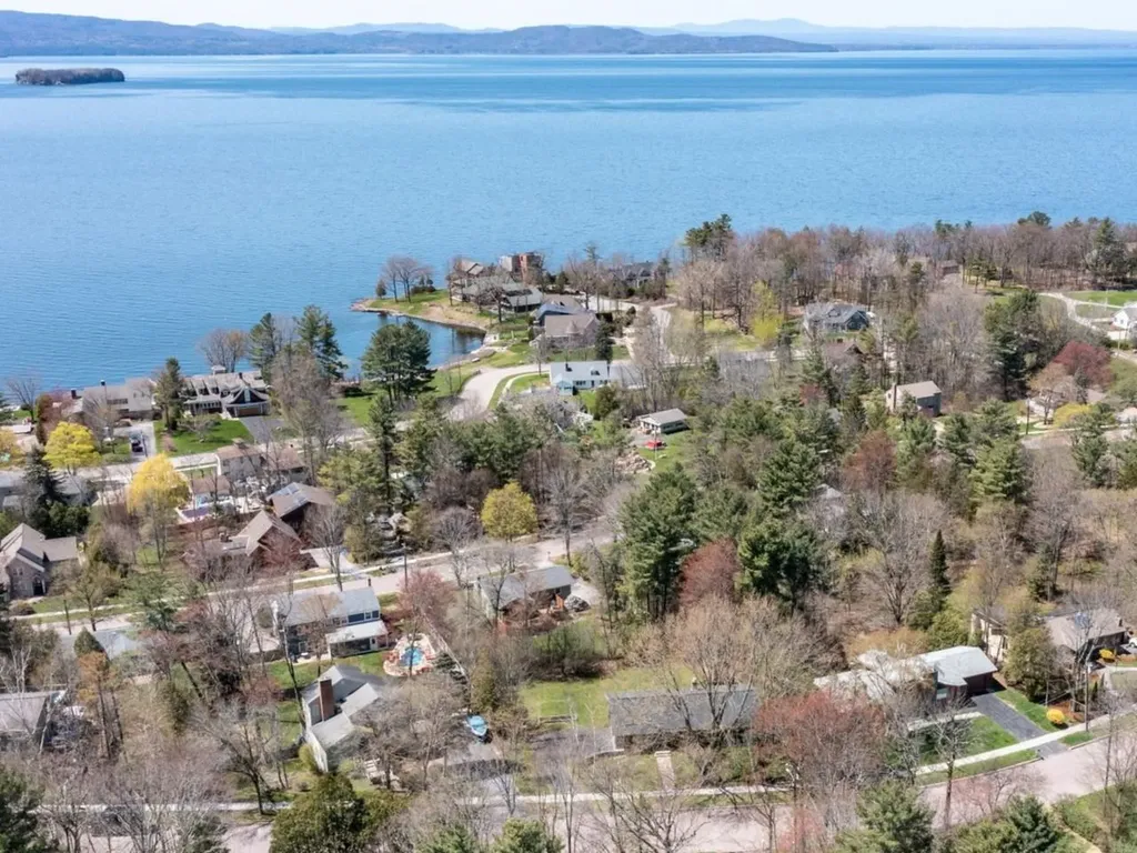 66 Dunder Road Burlington VT 05401