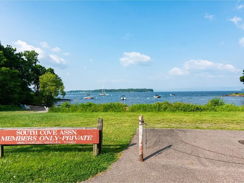 66 Dunder Road Burlington VT 05401