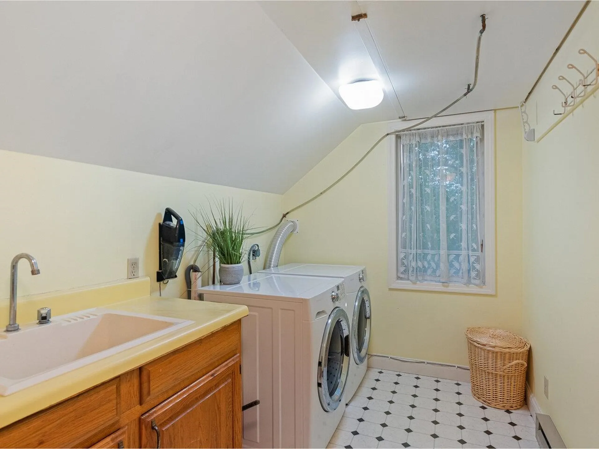 66 Dunder Road Burlington VT 05401