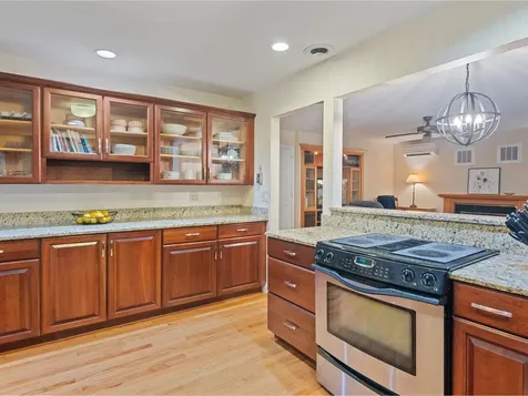 66 Dunder Road Burlington VT 05401